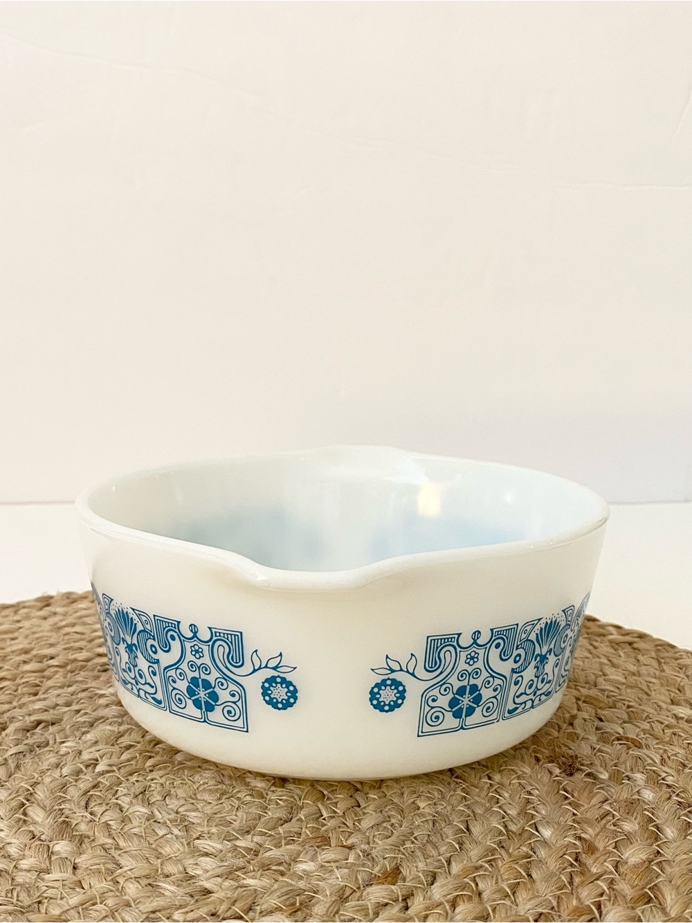 vintage PYREX Horizon 1.5 pint Casserole Dish (472) in Blue & White - Picture 3 of 8